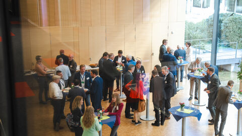 Menschen unterhalten sich